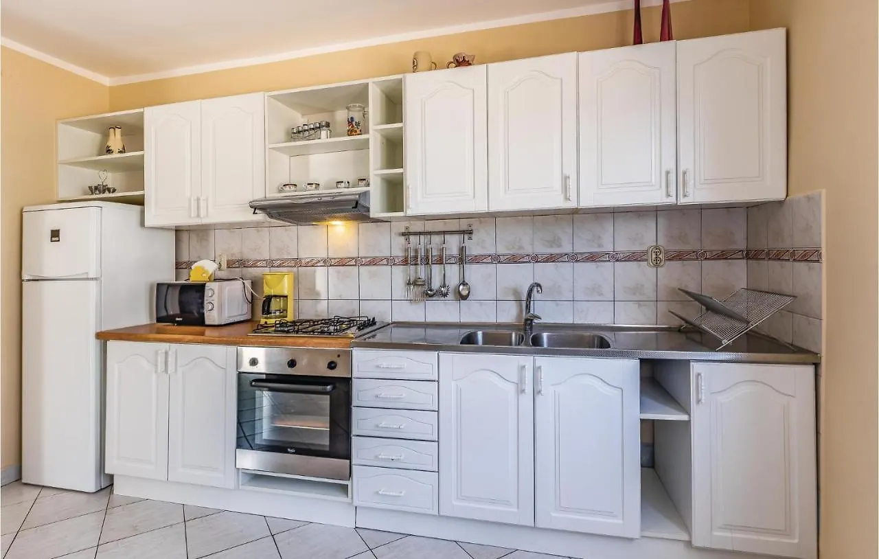 Gorgeous Apartment In Pula With Kitchen