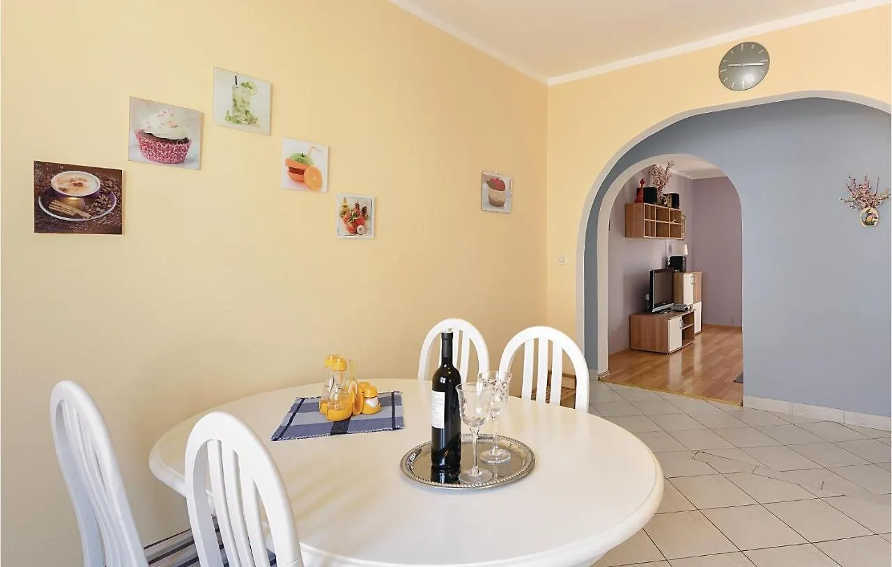 Gorgeous Apartment In Pula With Kitchen