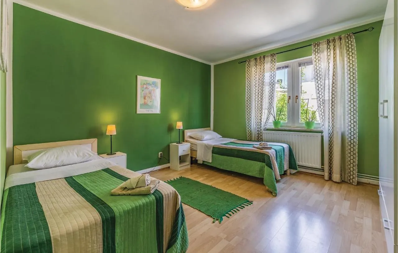 Gorgeous Apartment In Pula With Kitchen 0*,