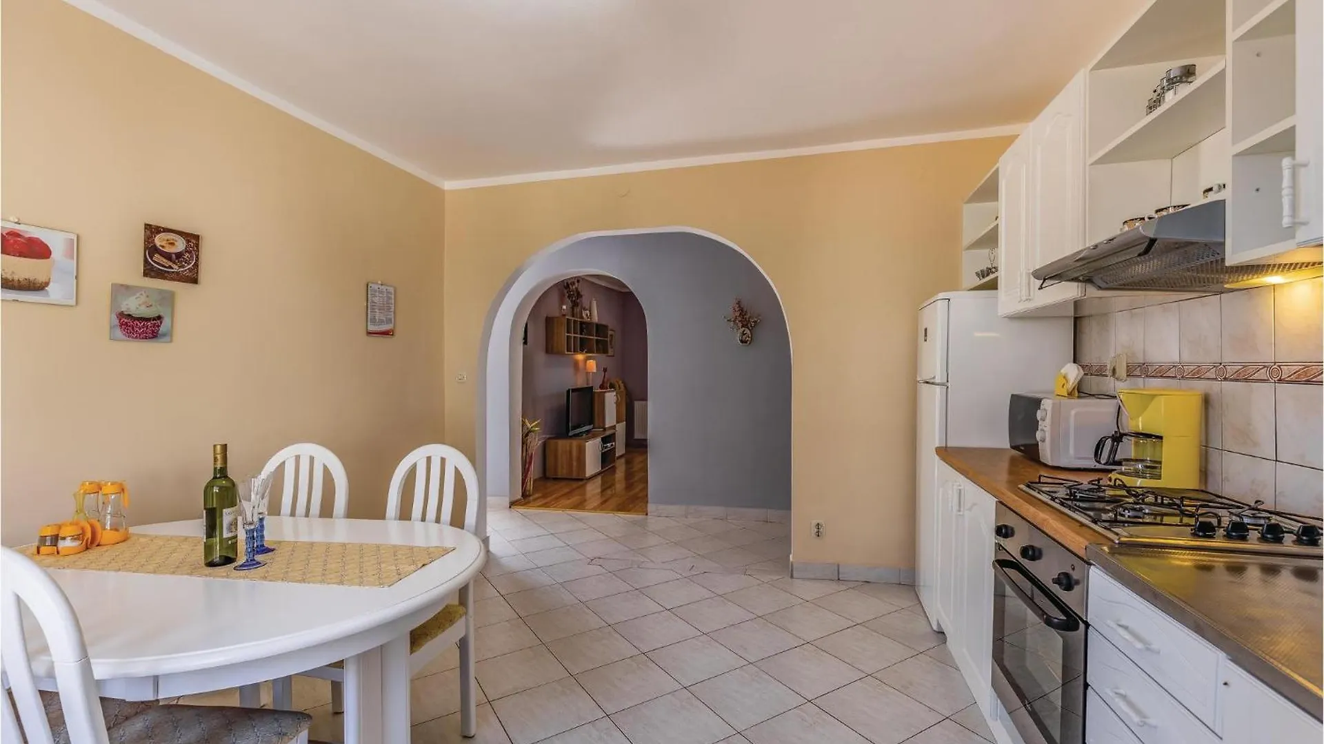 Gorgeous Apartment In Pula With Kitchen
