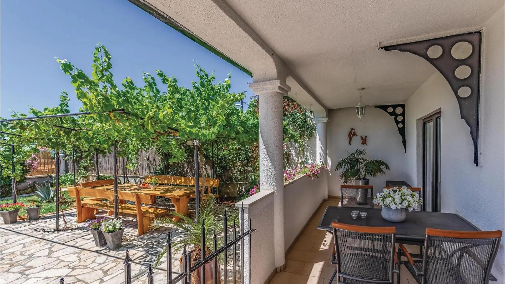 Gorgeous Apartment In Pula With Kitchen