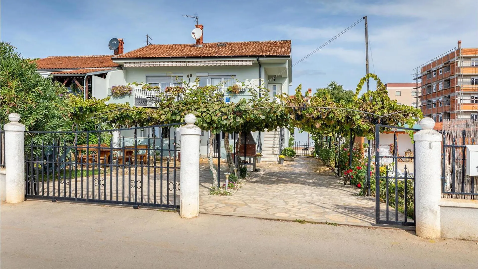 Gorgeous Apartment In Pula With Kitchen Horvátország