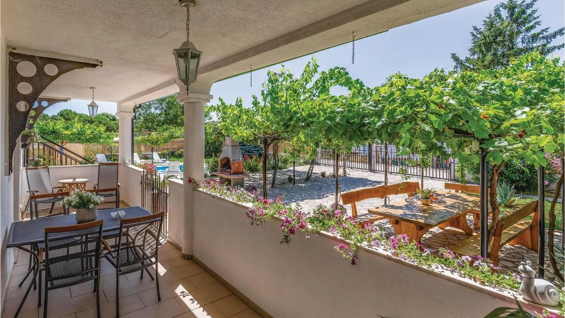 Gorgeous Apartment In Pula With Kitchen